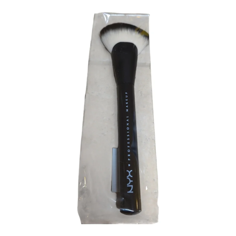 NYX Professional Makeup Pro Fan Brush